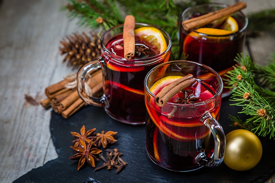 Mulled wine for a winter wedding